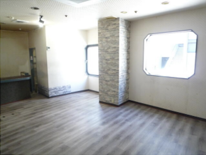 名古屋市名城線 栄駅から徒歩6分！他近隣駅も利用可能！窓あり仕切りなし客席で広々の飲食店可能居抜き物件